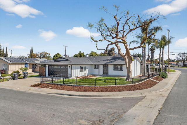 104 N Crumal Street, Visalia, CA 93292