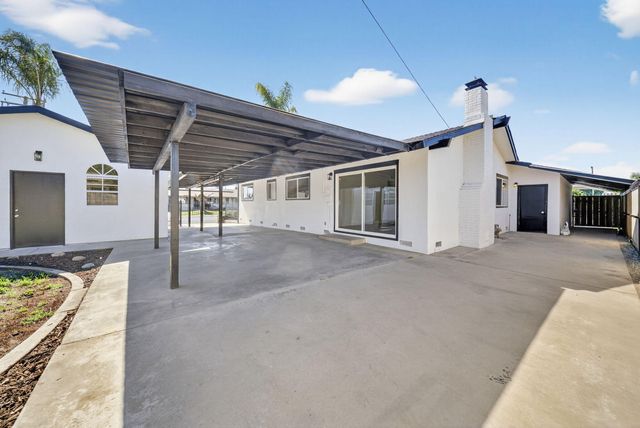 104 N Crumal Street, Visalia, CA 93292