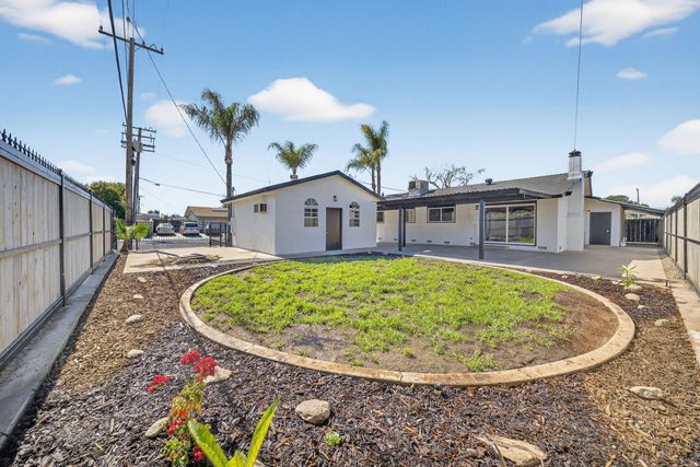 104 N Crumal Street, Visalia, CA 93292