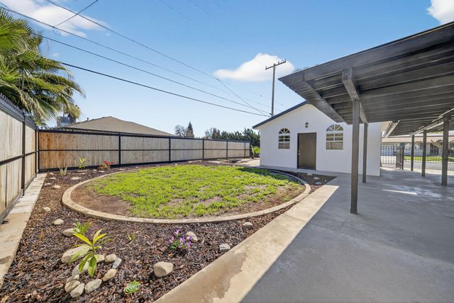 104 N Crumal Street, Visalia, CA 93292