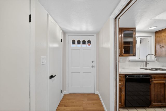 104 N Crumal Street, Visalia, CA 93292