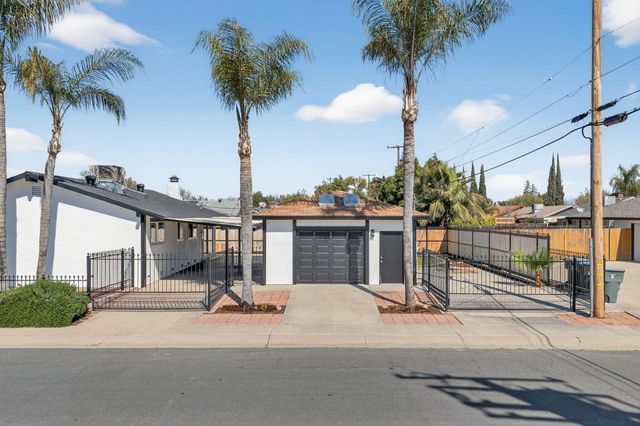 104 N Crumal Street, Visalia, CA 93292