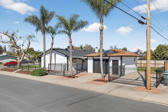 104 N Crumal Street, Visalia, CA 93292