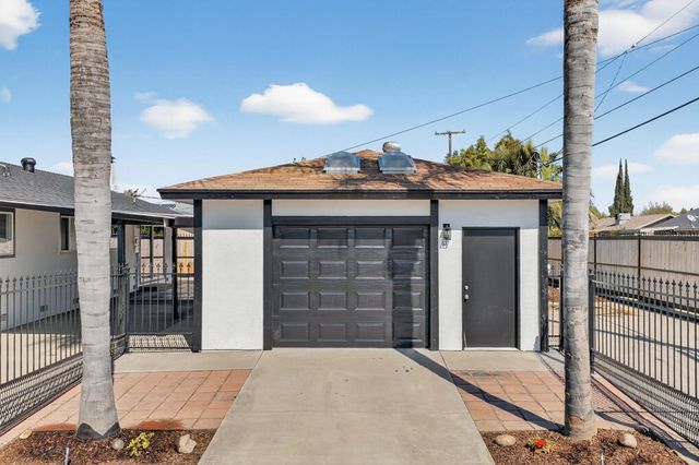 104 N Crumal Street, Visalia, CA 93292