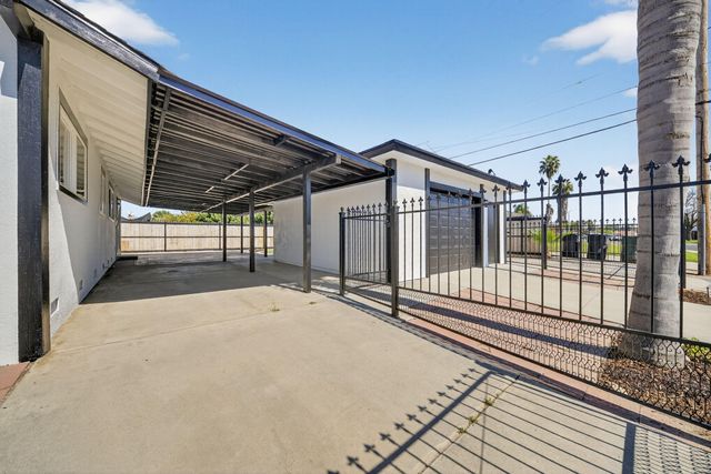 104 N Crumal Street, Visalia, CA 93292