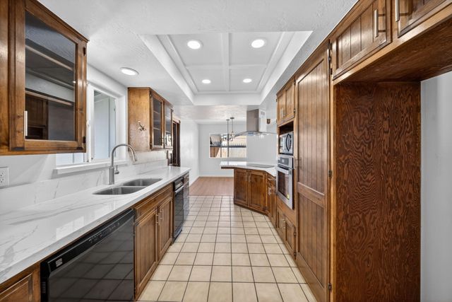 104 N Crumal Street, Visalia, CA 93292