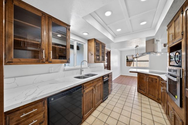 104 N Crumal Street, Visalia, CA 93292