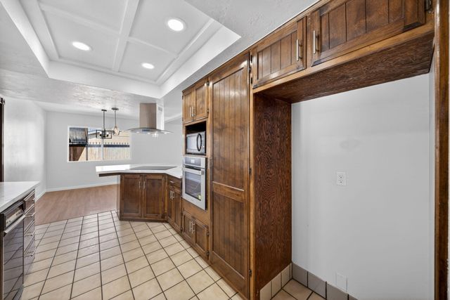 104 N Crumal Street, Visalia, CA 93292