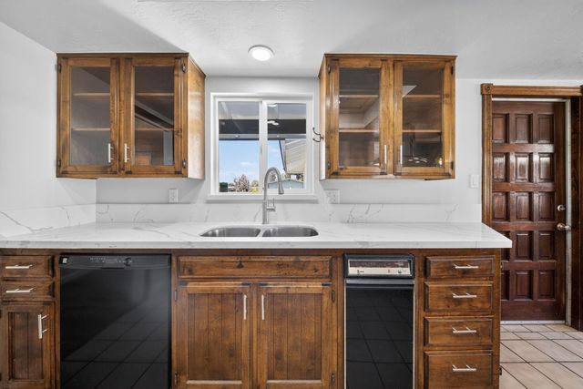 104 N Crumal Street, Visalia, CA 93292