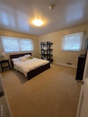 2745 Ayrshire Drive, Bloomfield Hills, MI 48302