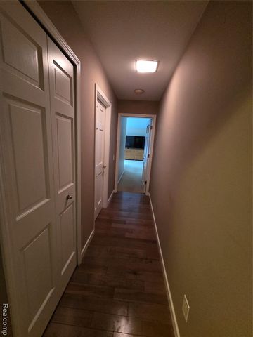 2745 Ayrshire Drive, Bloomfield Hills, MI 48302