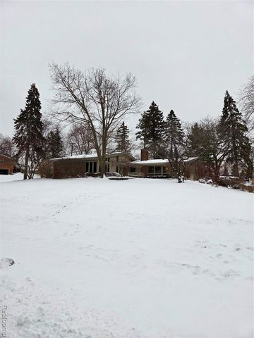 2745 Ayrshire Drive, Bloomfield Hills, MI 48302