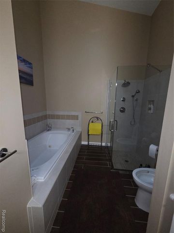 2745 Ayrshire Drive, Bloomfield Hills, MI 48302