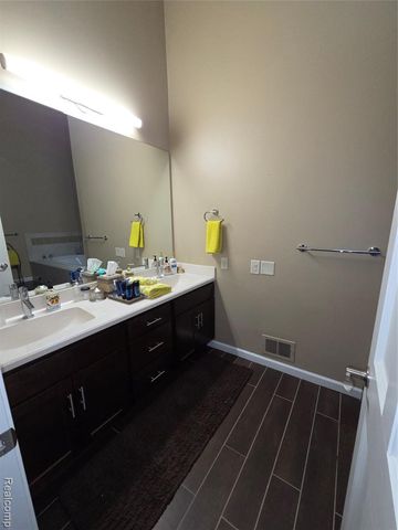 2745 Ayrshire Drive, Bloomfield Hills, MI 48302