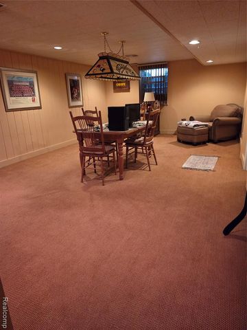 2745 Ayrshire Drive, Bloomfield Hills, MI 48302