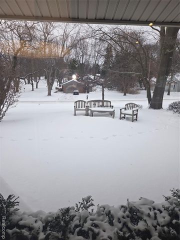 2745 Ayrshire Drive, Bloomfield Hills, MI 48302