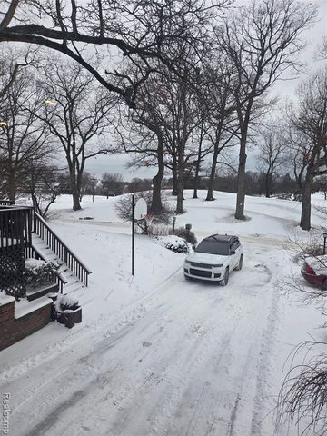 2745 Ayrshire Drive, Bloomfield Hills, MI 48302