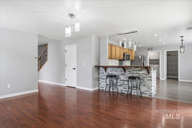 8207 E Shallon, Nampa, ID 83687