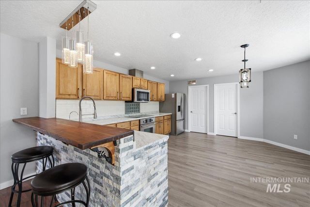 8207 E Shallon, Nampa, ID 83687