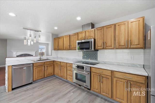 8207 E Shallon, Nampa, ID 83687