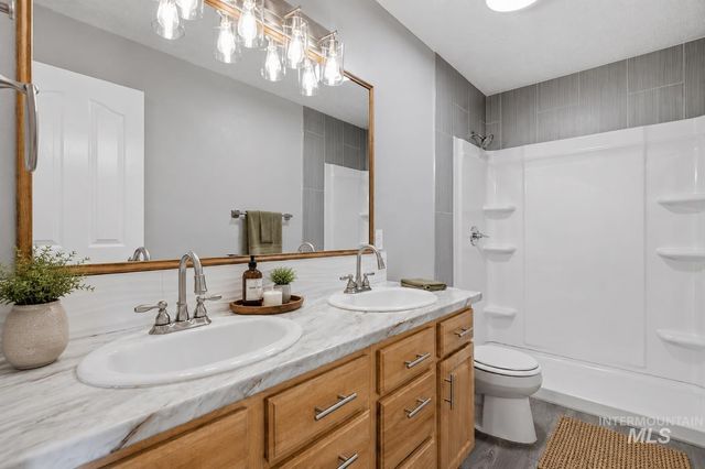 8207 E Shallon, Nampa, ID 83687