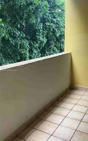 1555 W 44th Place 247, Hialeah, FL 33012