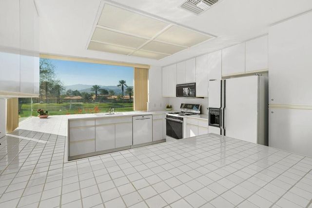 31 Pebble Beach Drive, Rancho Mirage, CA 92270