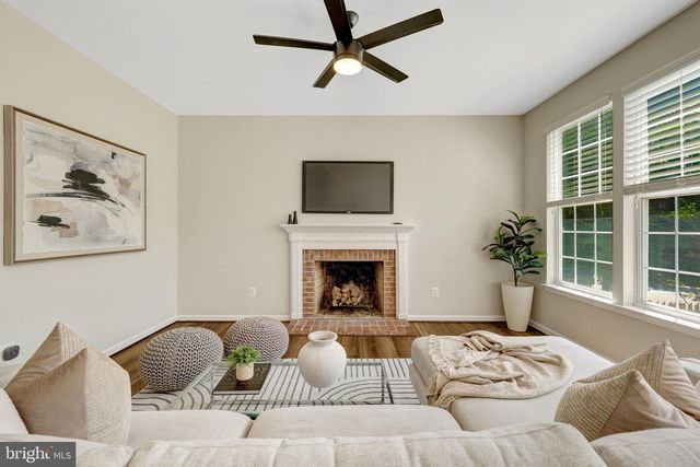 42985 CHESTERTON ST, Ashburn, VA 20147