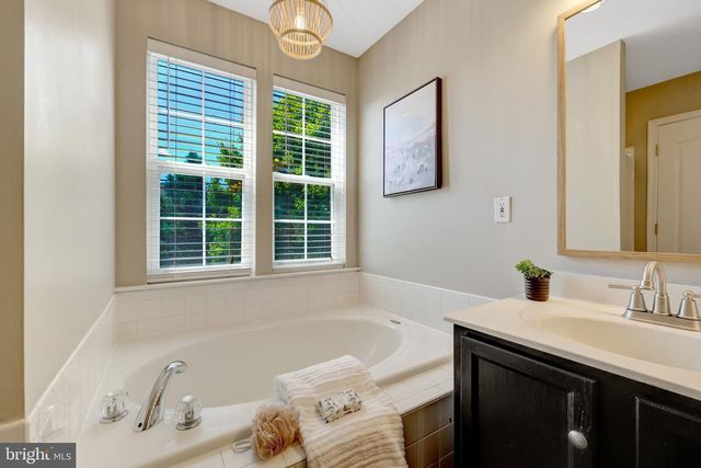 42985 CHESTERTON ST, Ashburn, VA 20147