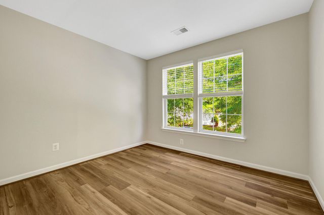 42985 CHESTERTON ST, Ashburn, VA 20147