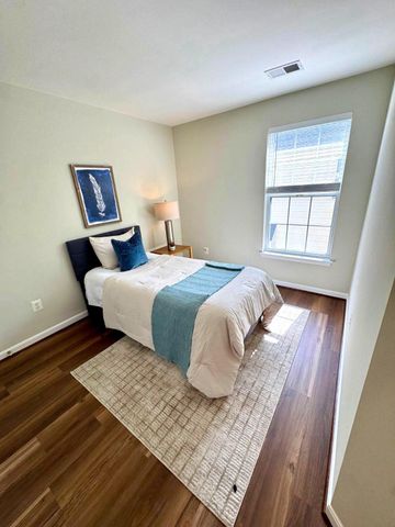 42985 CHESTERTON ST, Ashburn, VA 20147
