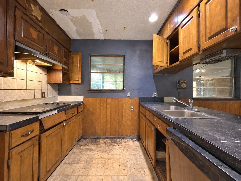 2001 Carverly Drive, Fort Worth, TX 76112 — photo 4