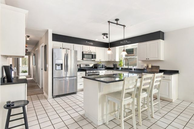 1923 Hillside Lane, Lisle, IL 60532