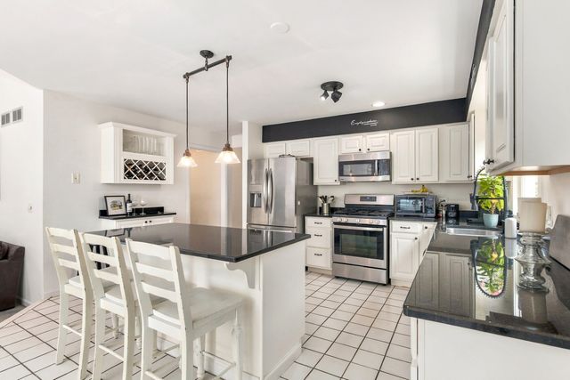 1923 Hillside Lane, Lisle, IL 60532