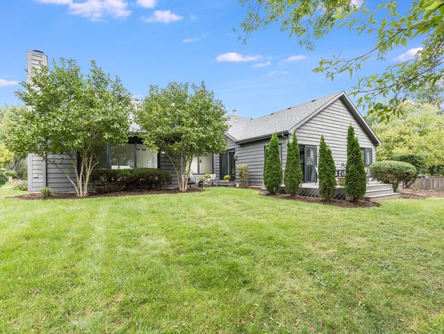 1923 Hillside Lane, Lisle, IL 60532