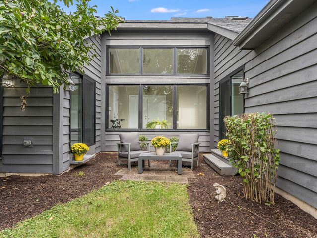 1923 Hillside Lane, Lisle, IL 60532
