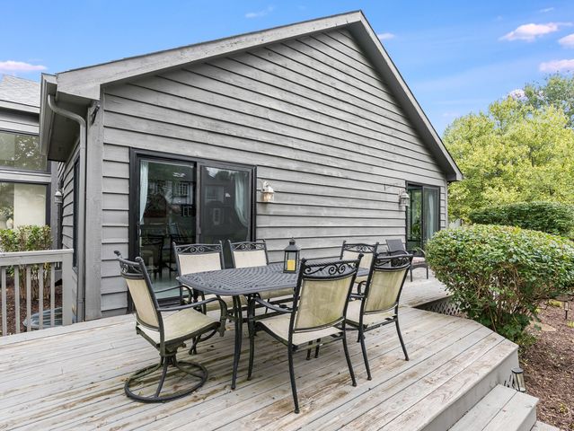 1923 Hillside Lane, Lisle, IL 60532