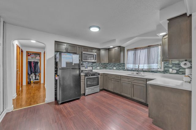 5510 W 81st Place, Burbank, IL 60459