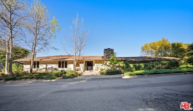11107 Mountcastle Drive, Studio City, CA 91604