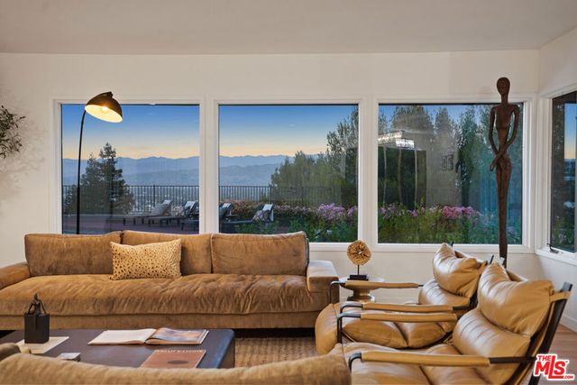 11107 Mountcastle Drive, Studio City, CA 91604