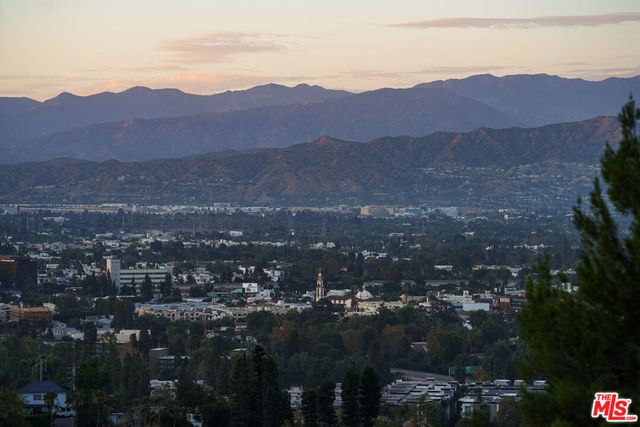 11107 Mountcastle Drive, Studio City, CA 91604