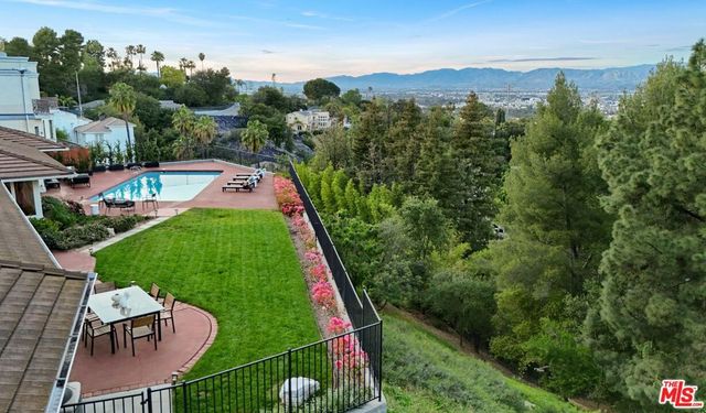 11107 Mountcastle Drive, Studio City, CA 91604
