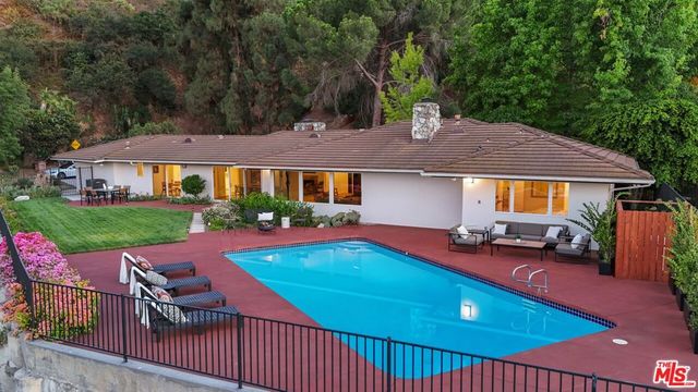 11107 Mountcastle Drive, Studio City, CA 91604