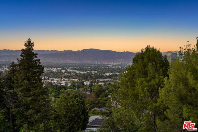 11107 Mountcastle Drive, Studio City, CA 91604