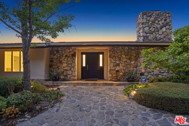 11107 Mountcastle Drive, Studio City, CA 91604