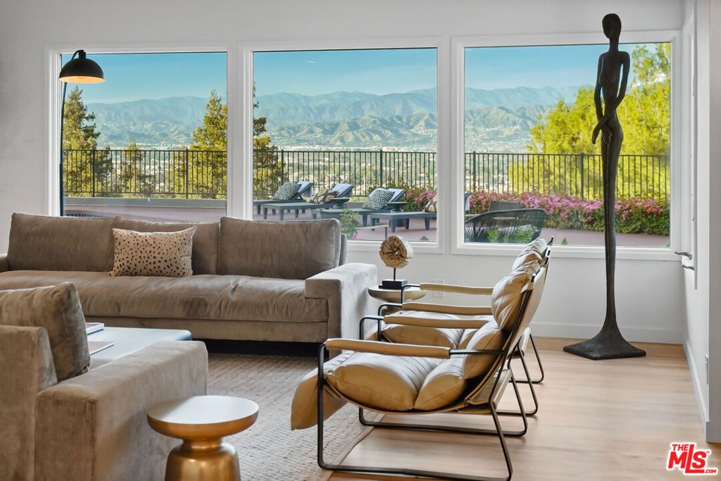 Image 16 of property listing at 11107 Mountcastle Drive, Studio City, CA 91604
