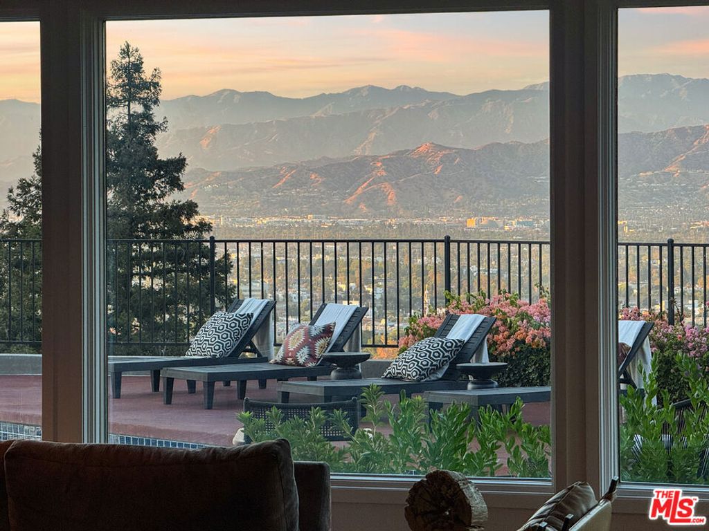 Image 2 of property listing at 11107 Mountcastle Drive, Studio City, CA 91604