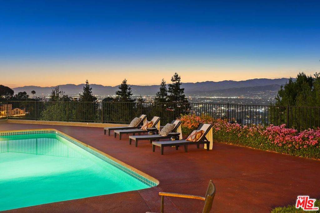 Image 5 of property listing at 11107 Mountcastle Drive, Studio City, CA 91604