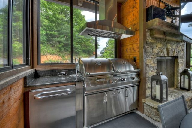 436 Geronimo Road, Blue Ridge, GA 30513