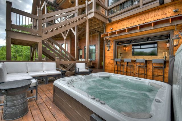 436 Geronimo Road, Blue Ridge, GA 30513